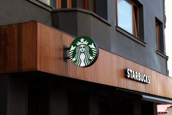 Starbucks punta a un futuro più green entro il 2030 Starbucks punta a un futuro più green entro il 2030